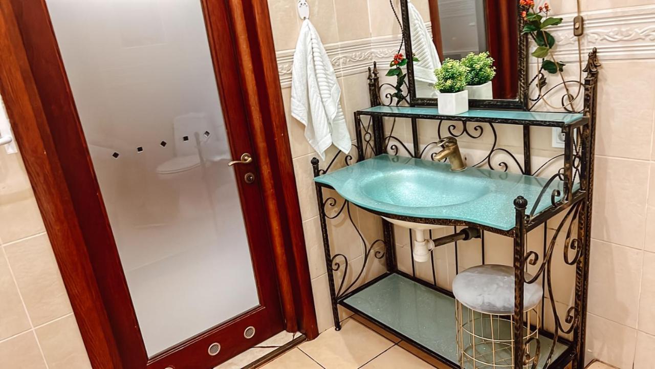 Apartment On Fedorova เคียฟ ภายนอก รูปภาพ